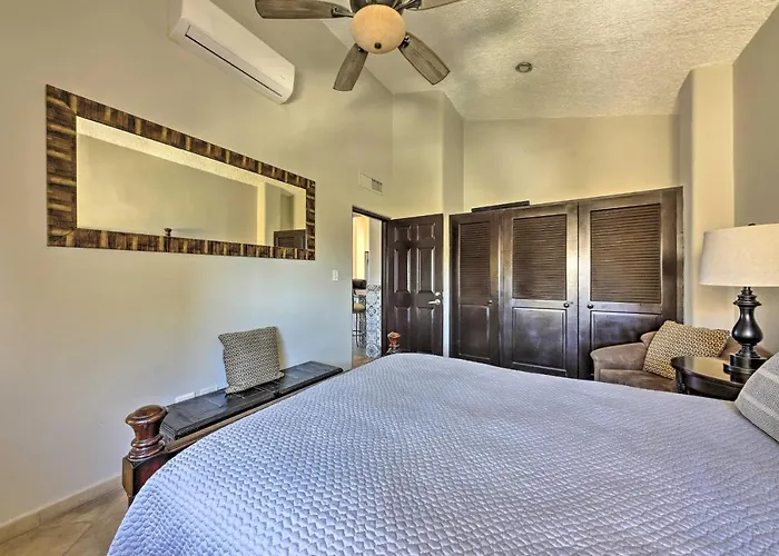 Сasa de vacaciones Resort-style Cabo Getaway With Pools & Ocean Views