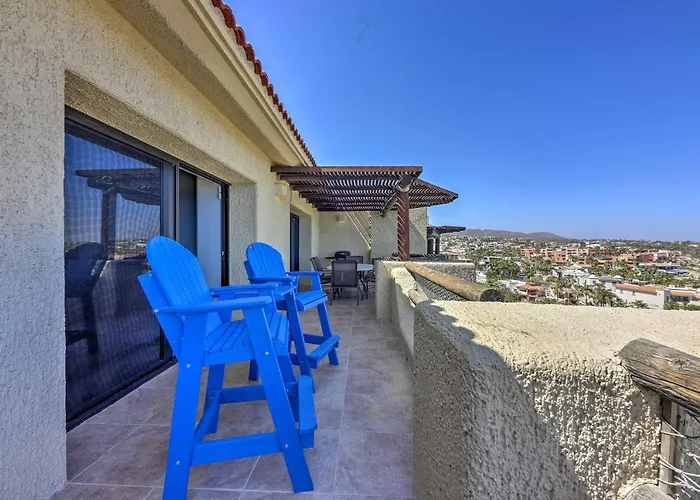 Сasa de vacaciones Resort-style Cabo Getaway With Pools & Ocean Views