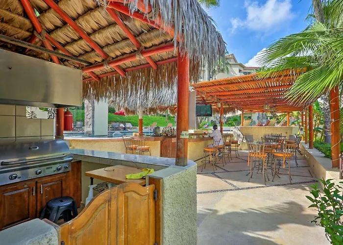 Сasa de vacaciones Resort-style Cabo Getaway With Pools & Ocean Views